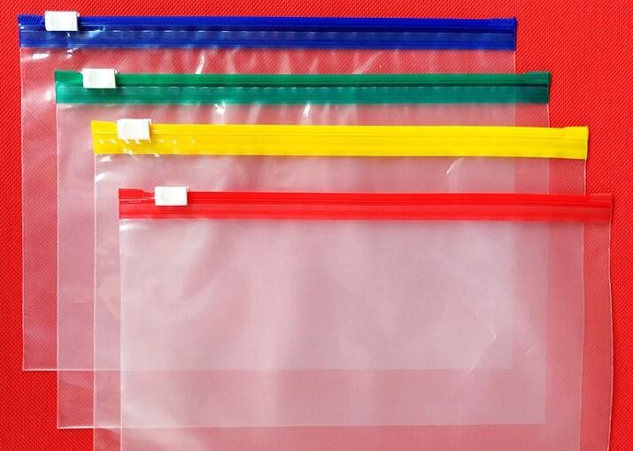 Изготовленная на заказ печатая сумка одежды ткани нижнего белья eva материальная с крюком вешалки, типом кнопки сумки ЕВА упаковывая отжатым с